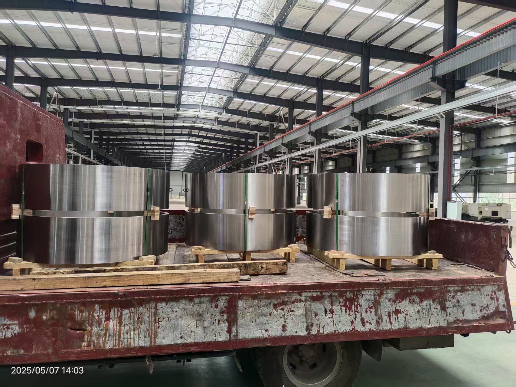 À quels types de pièces forgées d'équipement mécanique les pièces forgées d'essieu avant à essieu creux conviennent-elles ?