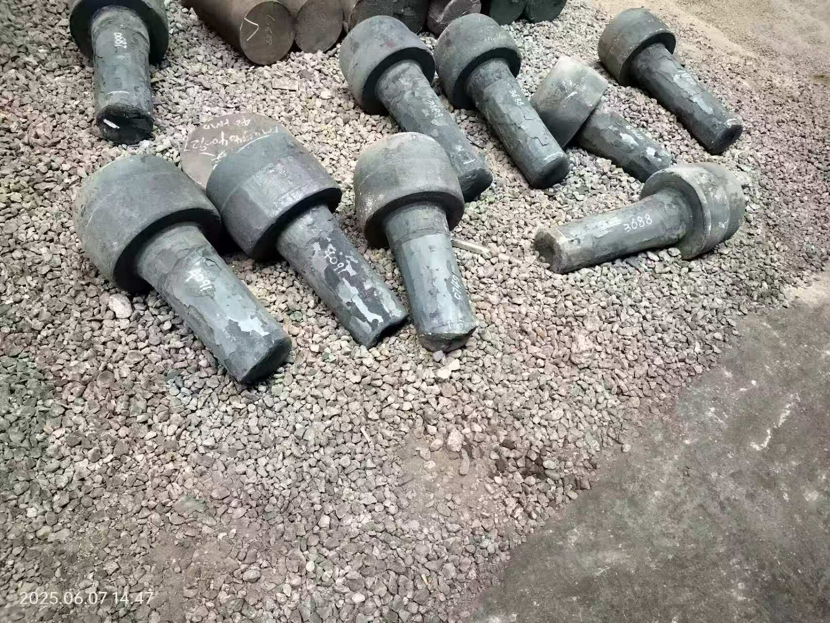 Comment améliorer les performances des pièces forgées pour l'aviation en contrôlant la température et la pression