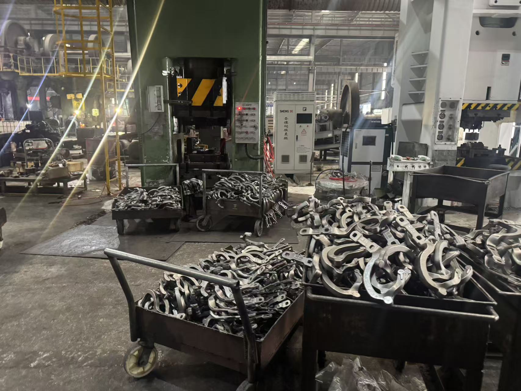 L'acier Cr8Mo2SiV est utilisé pour les matrices d'extrusion à froid, les matrices de forgeage à froid et les matrices d'emboutissage profond.